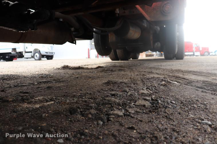 image for item DQ9476 1997 Ford LT9513 Louisville 113 crane truck