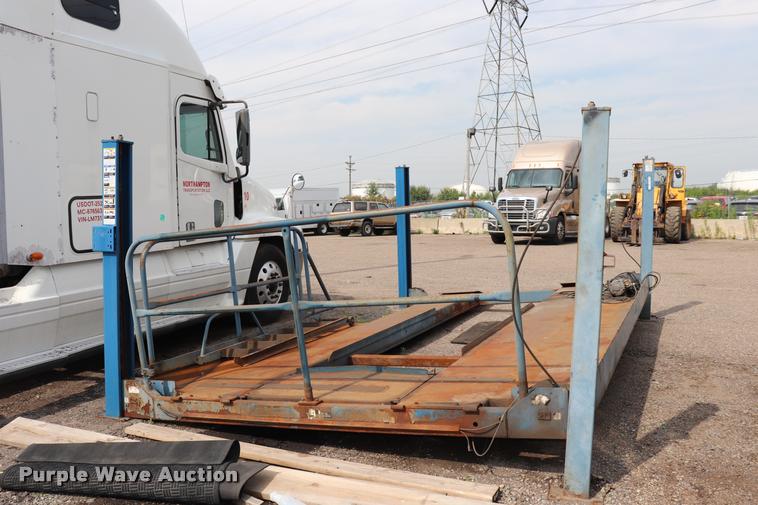 image for item DQ9477 Rotary lift