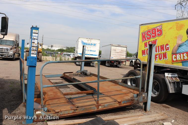 image for item DQ9477 Rotary lift