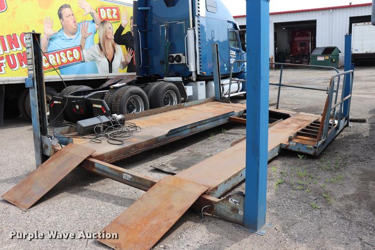 image for item DQ9477 Rotary lift