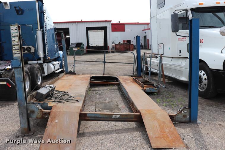 image for item DQ9477 Rotary lift