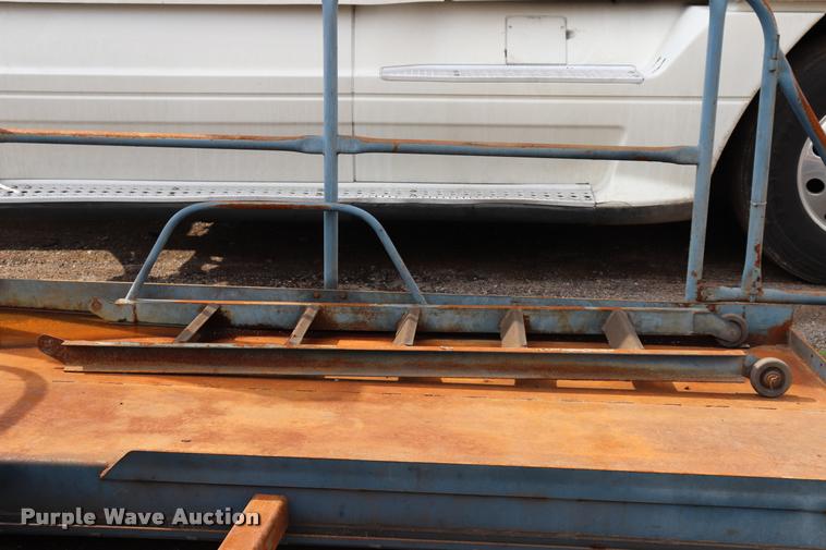 image for item DQ9477 Rotary lift