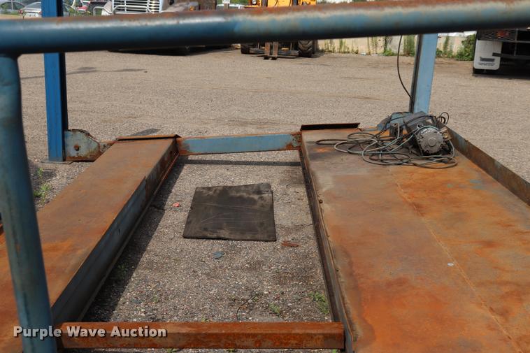 image for item DQ9477 Rotary lift