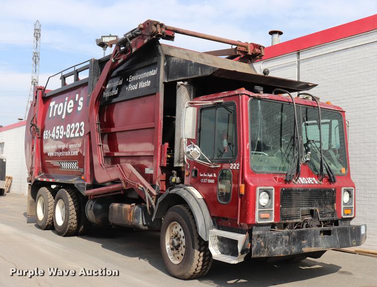 image for item DQ9478 2002 Mack MR690S refuse truck