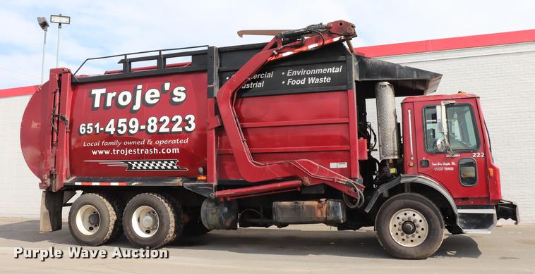 image for item DQ9478 2002 Mack MR690S refuse truck