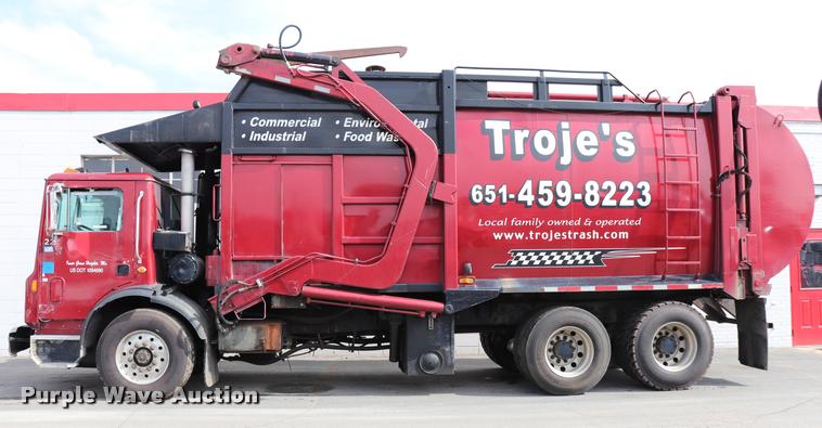 image for item DQ9478 2002 Mack MR690S refuse truck