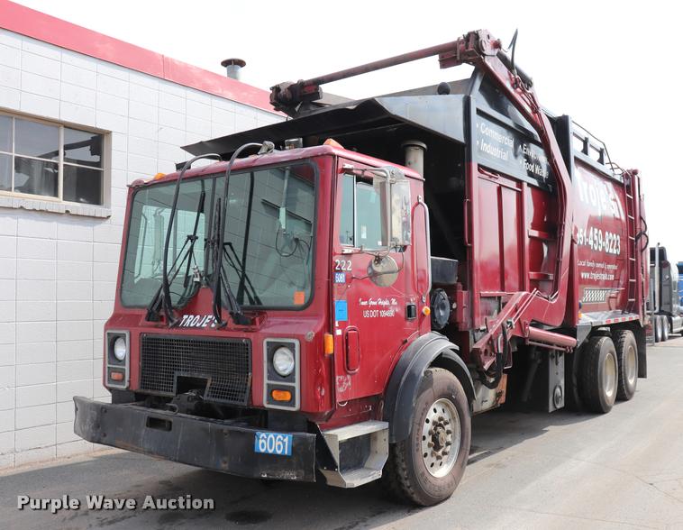 image for item DQ9478 2002 Mack MR690S refuse truck