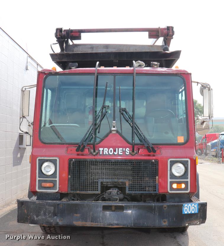 image for item DQ9478 2002 Mack MR690S refuse truck