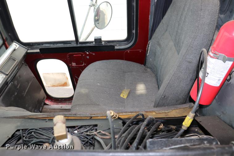 image for item DQ9478 2002 Mack MR690S refuse truck