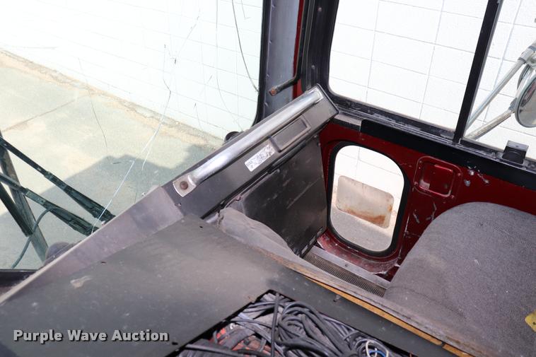 image for item DQ9478 2002 Mack MR690S refuse truck