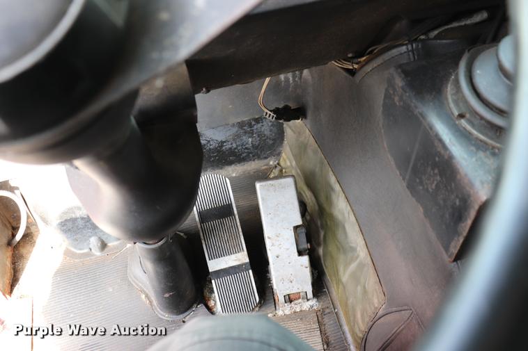 image for item DQ9478 2002 Mack MR690S refuse truck