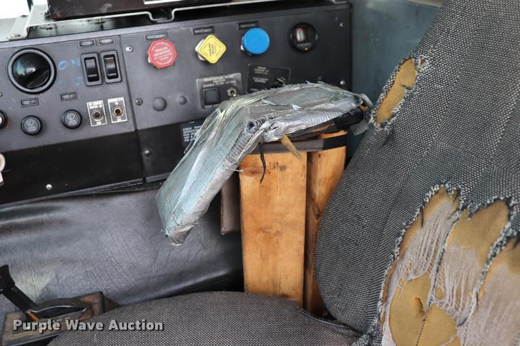 image for item DQ9478 2002 Mack MR690S refuse truck