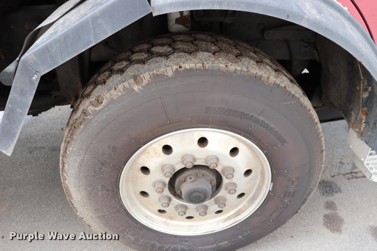 image for item DQ9478 2002 Mack MR690S refuse truck