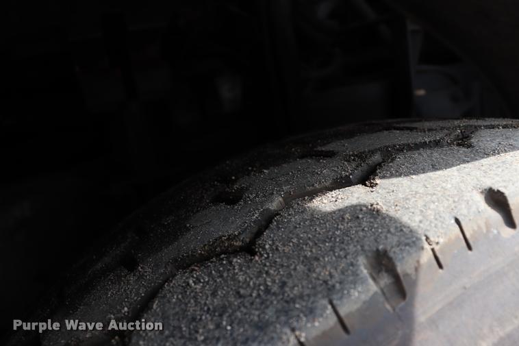 image for item DQ9478 2002 Mack MR690S refuse truck