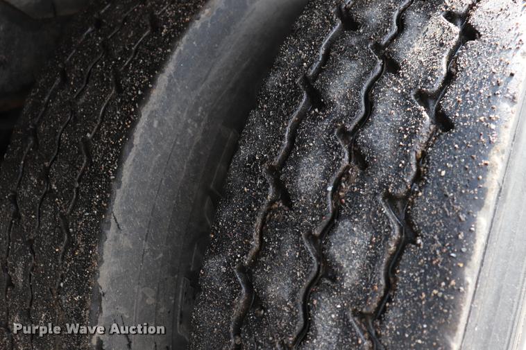 image for item DQ9478 2002 Mack MR690S refuse truck