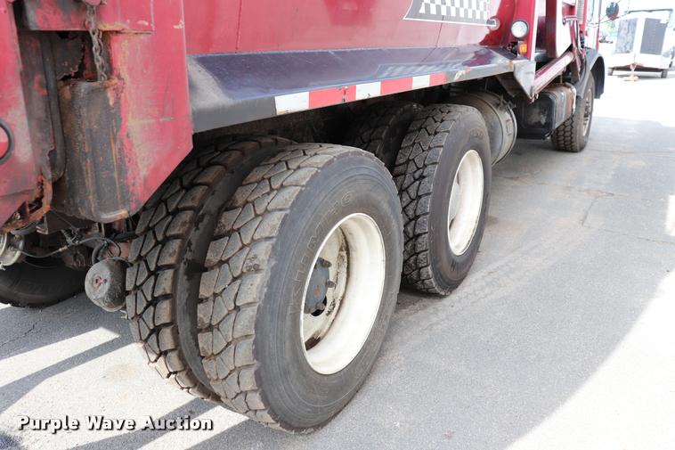 image for item DQ9478 2002 Mack MR690S refuse truck