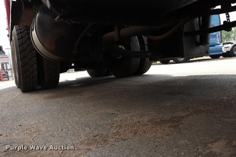 image for item DQ9478 2002 Mack MR690S refuse truck