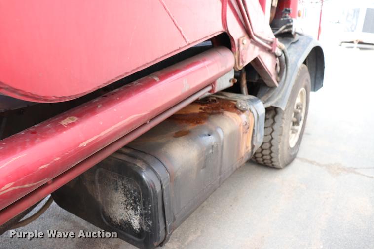 image for item DQ9478 2002 Mack MR690S refuse truck