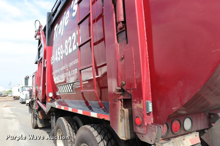 image for item DQ9478 2002 Mack MR690S refuse truck