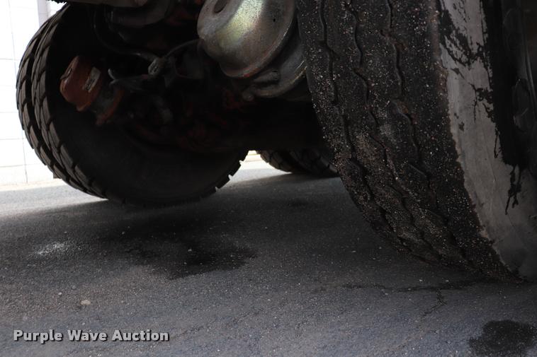 image for item DQ9478 2002 Mack MR690S refuse truck