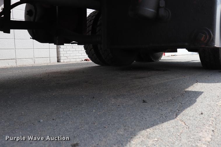 image for item DQ9478 2002 Mack MR690S refuse truck