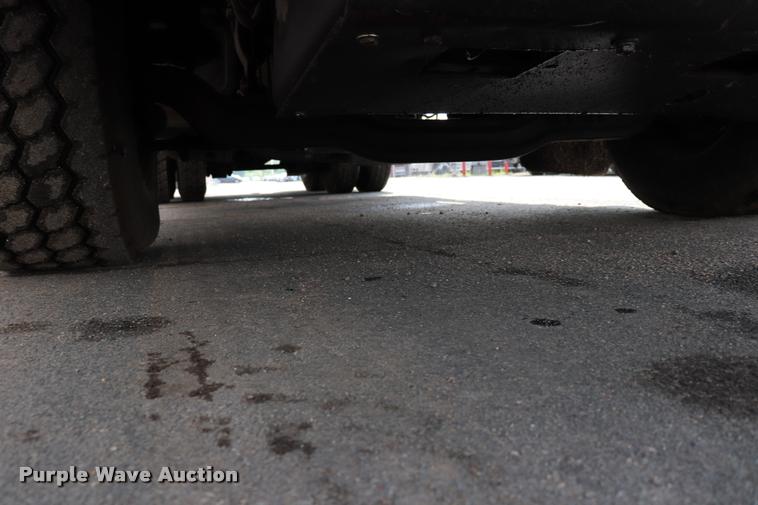 image for item DQ9478 2002 Mack MR690S refuse truck