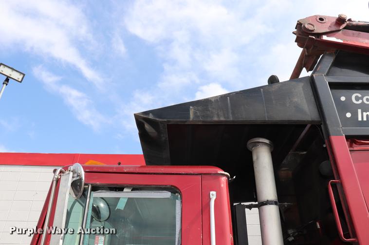 image for item DQ9478 2002 Mack MR690S refuse truck