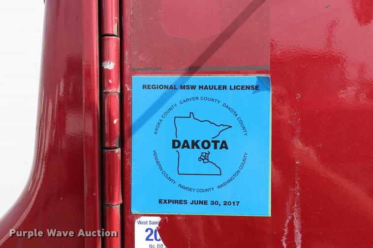 image for item DQ9478 2002 Mack MR690S refuse truck