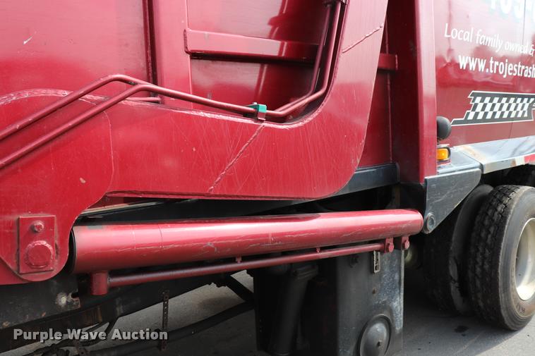 image for item DQ9478 2002 Mack MR690S refuse truck