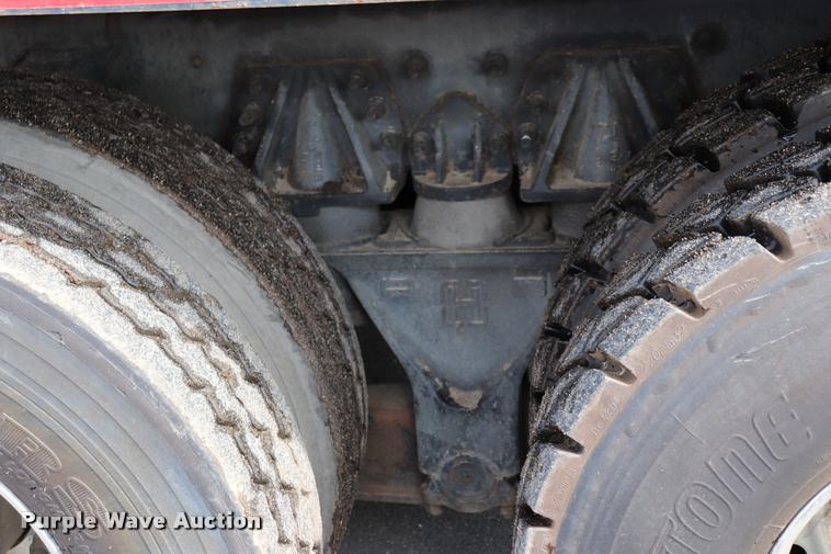 image for item DQ9478 2002 Mack MR690S refuse truck