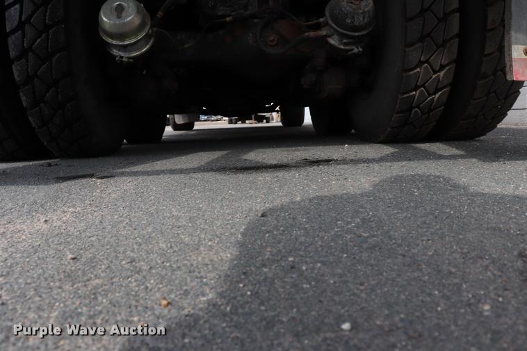 image for item DQ9478 2002 Mack MR690S refuse truck