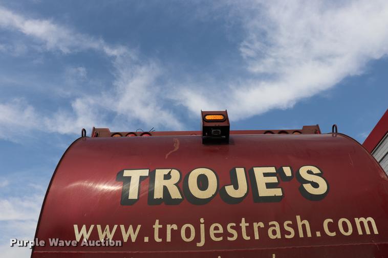 image for item DQ9478 2002 Mack MR690S refuse truck