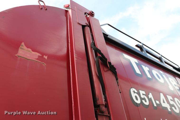 image for item DQ9478 2002 Mack MR690S refuse truck