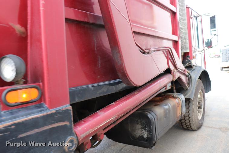 image for item DQ9478 2002 Mack MR690S refuse truck