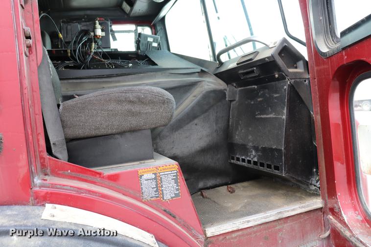 image for item DQ9478 2002 Mack MR690S refuse truck