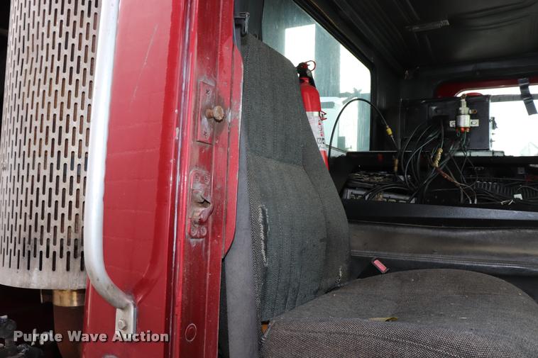 image for item DQ9478 2002 Mack MR690S refuse truck