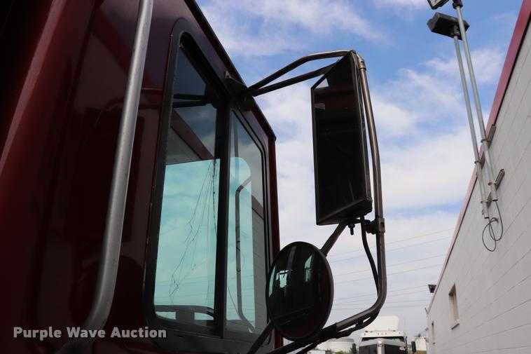 image for item DQ9478 2002 Mack MR690S refuse truck