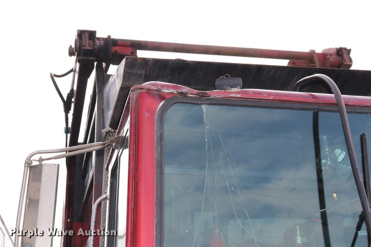 image for item DQ9478 2002 Mack MR690S refuse truck