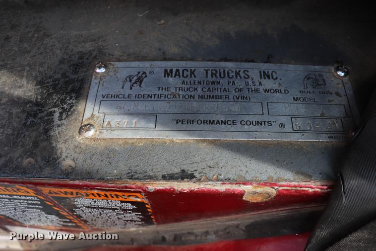 image for item DQ9478 2002 Mack MR690S refuse truck