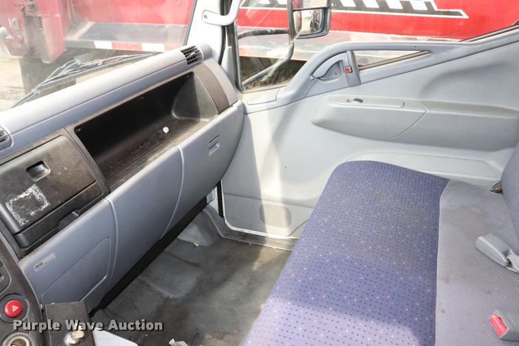 image for item DQ9479 2007 Sterling box truck