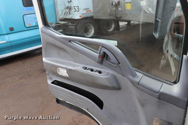 image for item DQ9479 2007 Sterling box truck