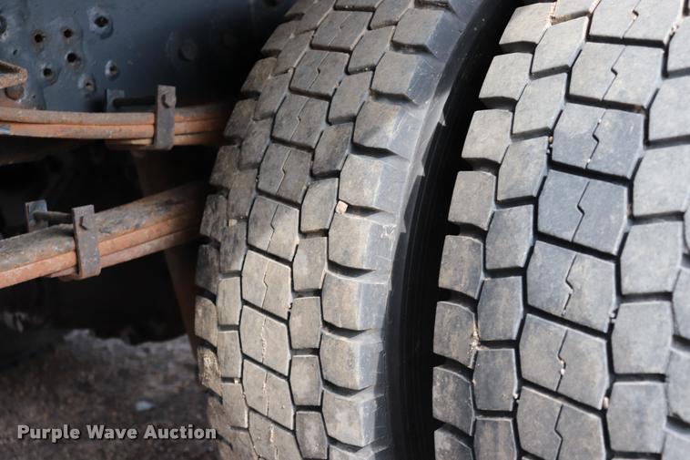 image for item DQ9479 2007 Sterling box truck