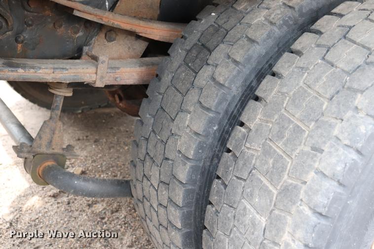 image for item DQ9479 2007 Sterling box truck