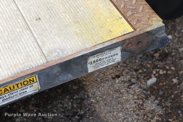 image for item DQ9479 2007 Sterling box truck