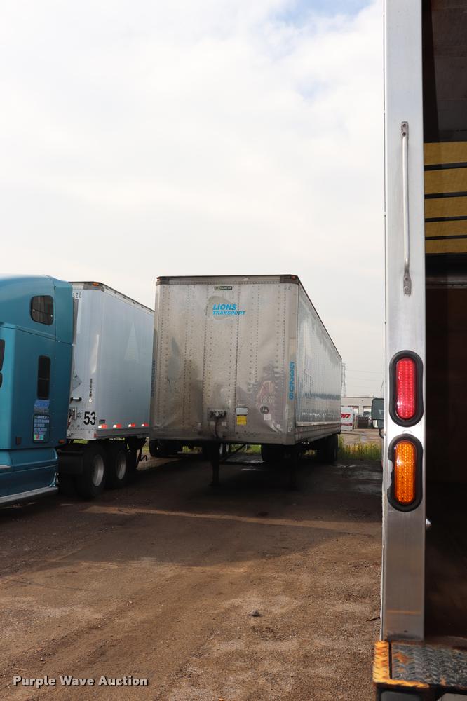 image for item DQ9479 2007 Sterling box truck