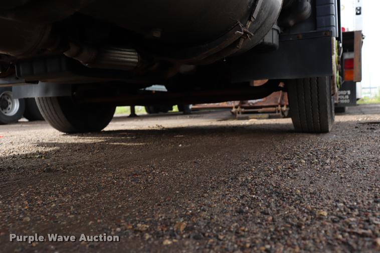 image for item DQ9479 2007 Sterling box truck