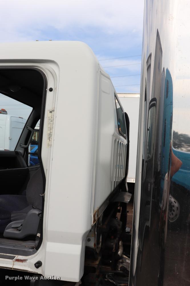 image for item DQ9479 2007 Sterling box truck