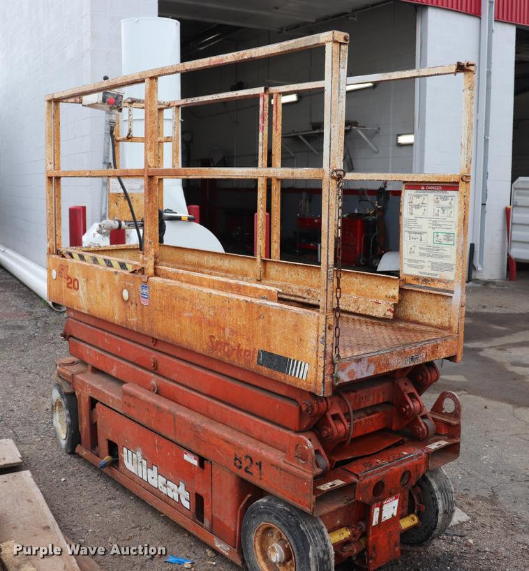 Snorkel SL20 scissor lift in Roseville, MN | Item DQ9480 sold | Purple Wave