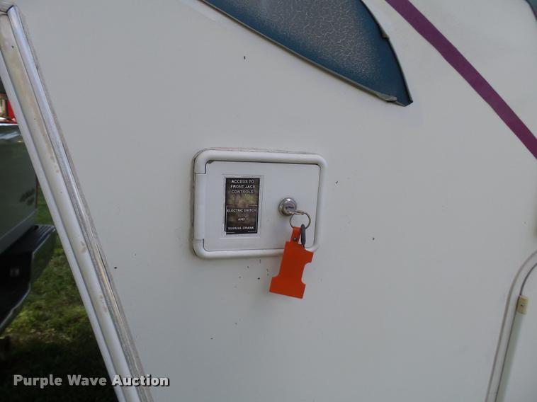 image for item K1826 2000 Cameo Carrilite F27RKS camper