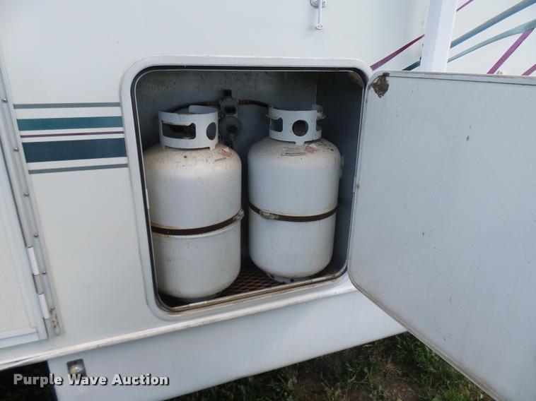 image for item K1826 2000 Cameo Carrilite F27RKS camper